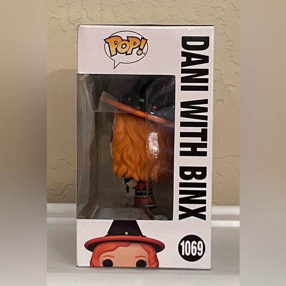 Spirit Exclusive Funko Pop Hocus Pocus Dani With Binx, #1069 - Picture 4 of 8